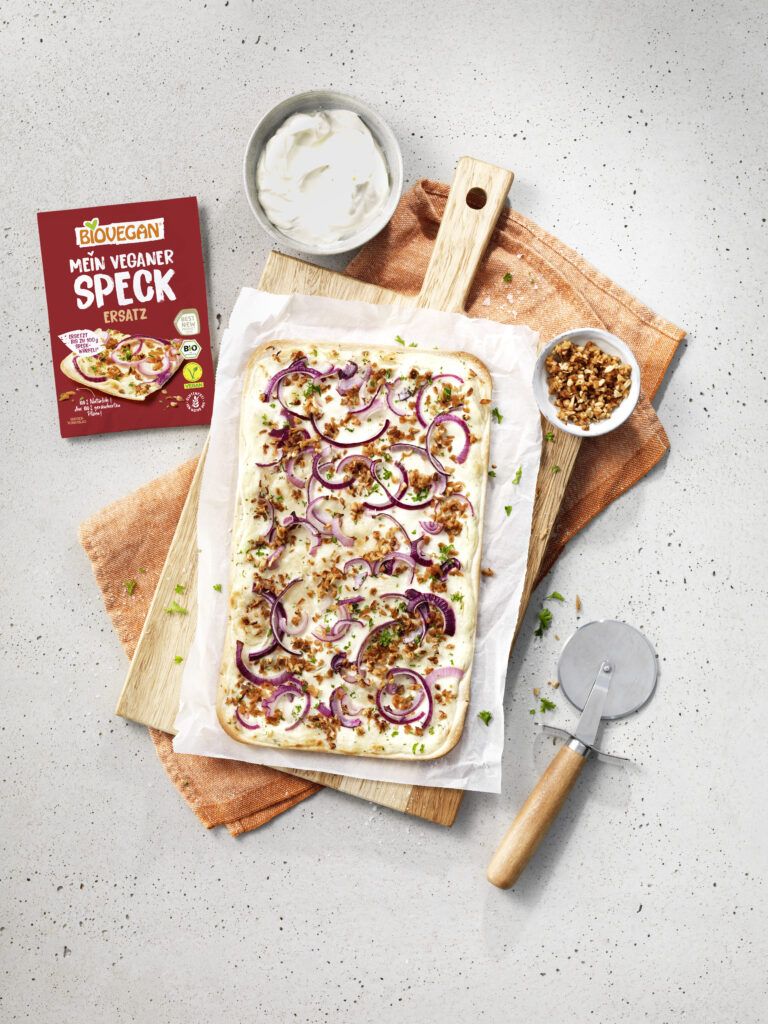 Flammkuchen mit veganem Speck-Ersatz