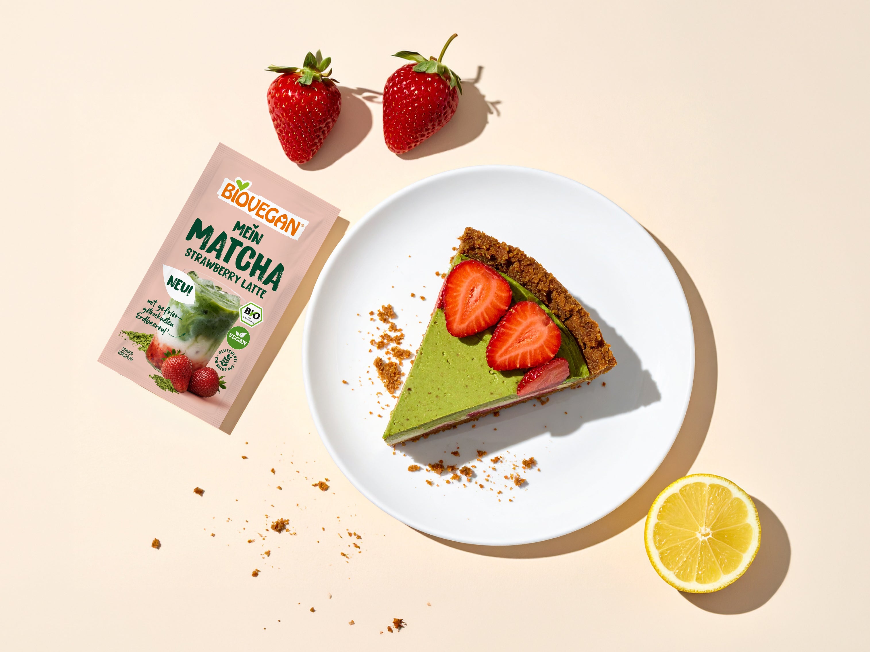 Veganer Frischkäsekuchen mit Matcha Strawberry
